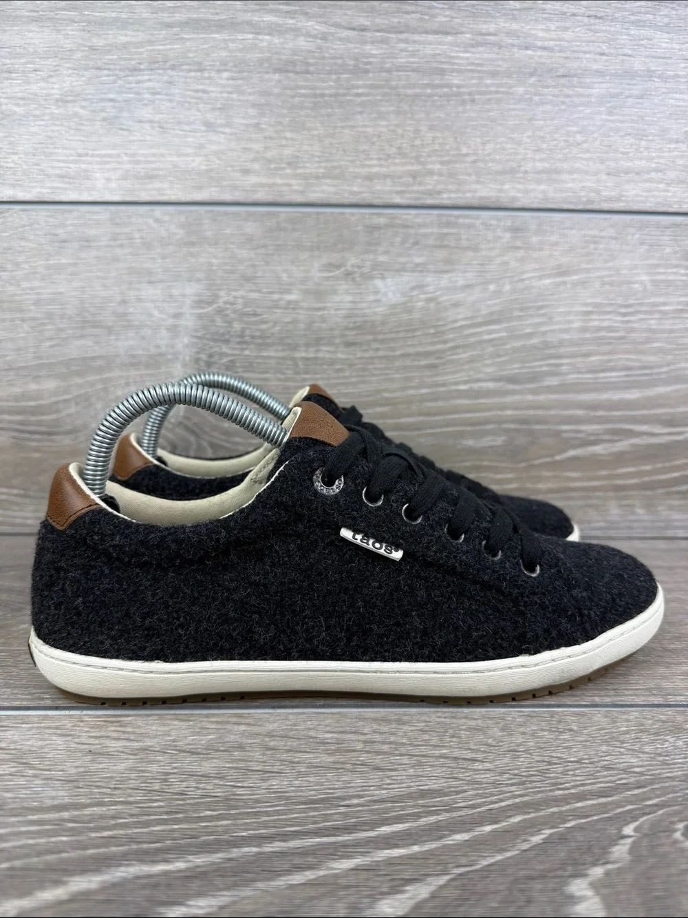 Taos Star Burst Dark Charcoal Gray Wool Women’s Sz 8.5 Low Lace Up Sneakers